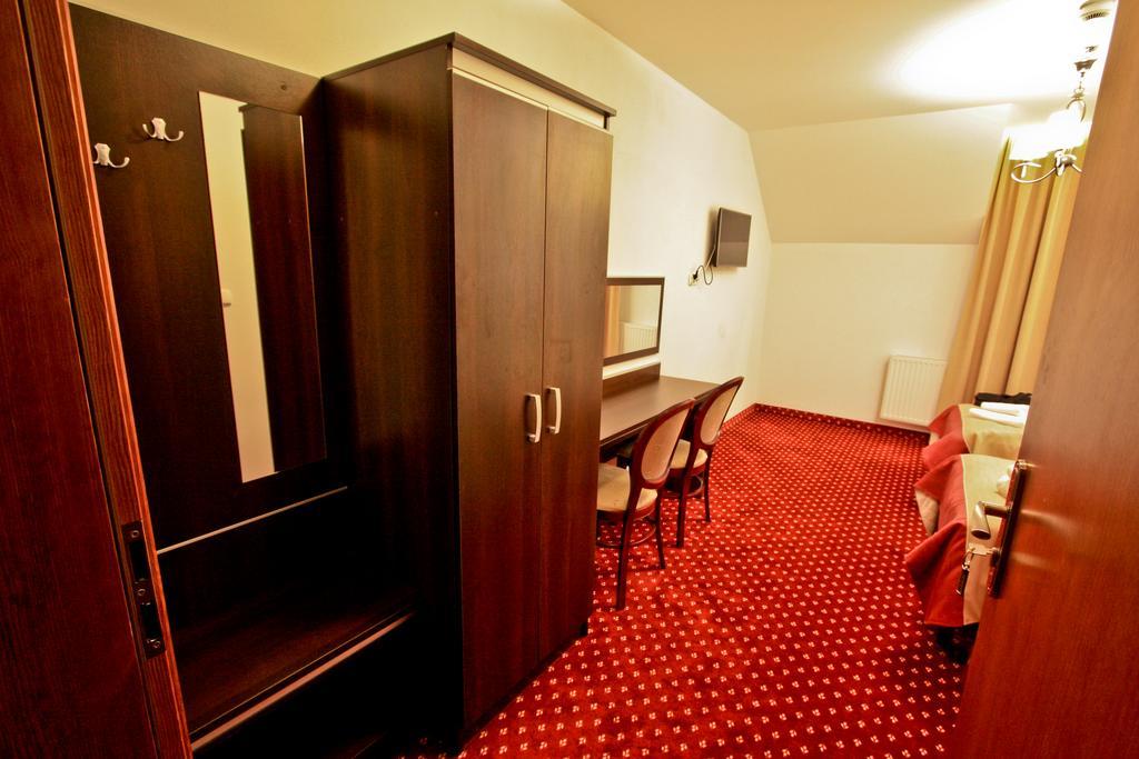 פולטוסק Hotel Milord מראה חיצוני תמונה
