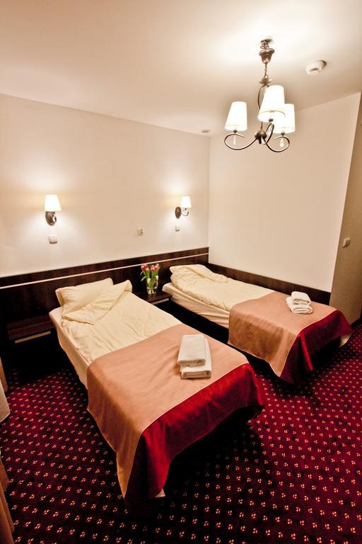 פולטוסק Hotel Milord מראה חיצוני תמונה