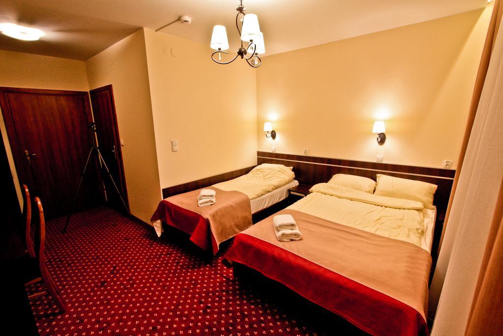 פולטוסק Hotel Milord מראה חיצוני תמונה