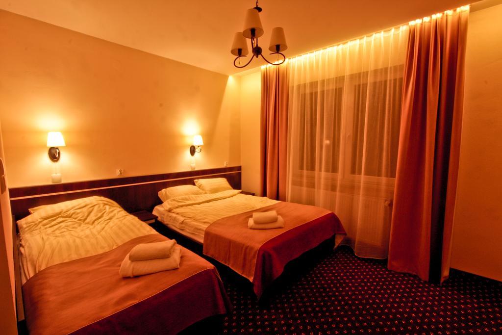 פולטוסק Hotel Milord מראה חיצוני תמונה