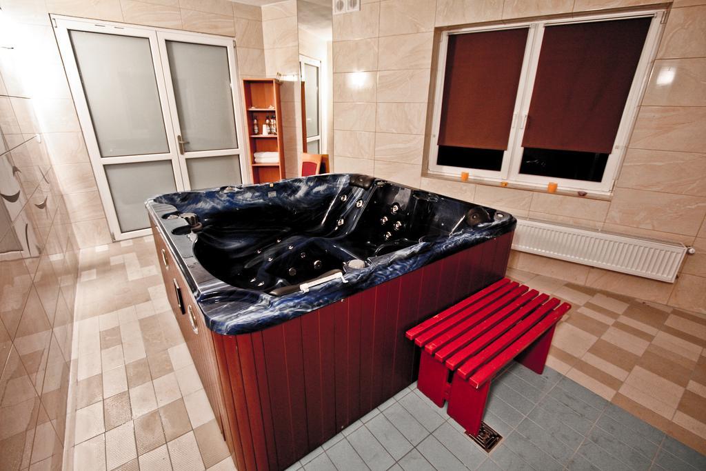 פולטוסק Hotel Milord מראה חיצוני תמונה