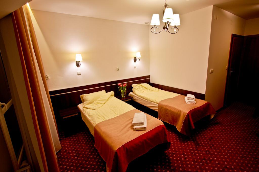 פולטוסק Hotel Milord מראה חיצוני תמונה