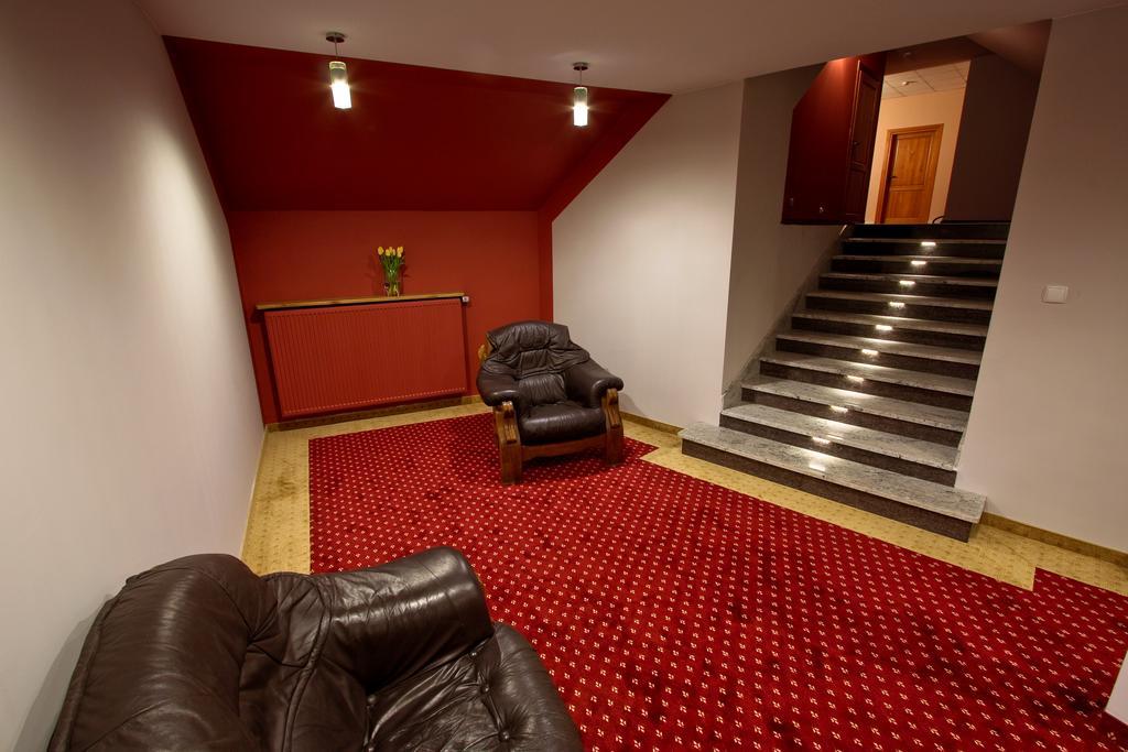 פולטוסק Hotel Milord מראה חיצוני תמונה