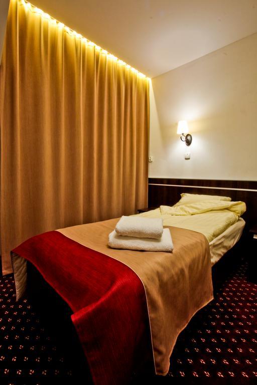פולטוסק Hotel Milord מראה חיצוני תמונה