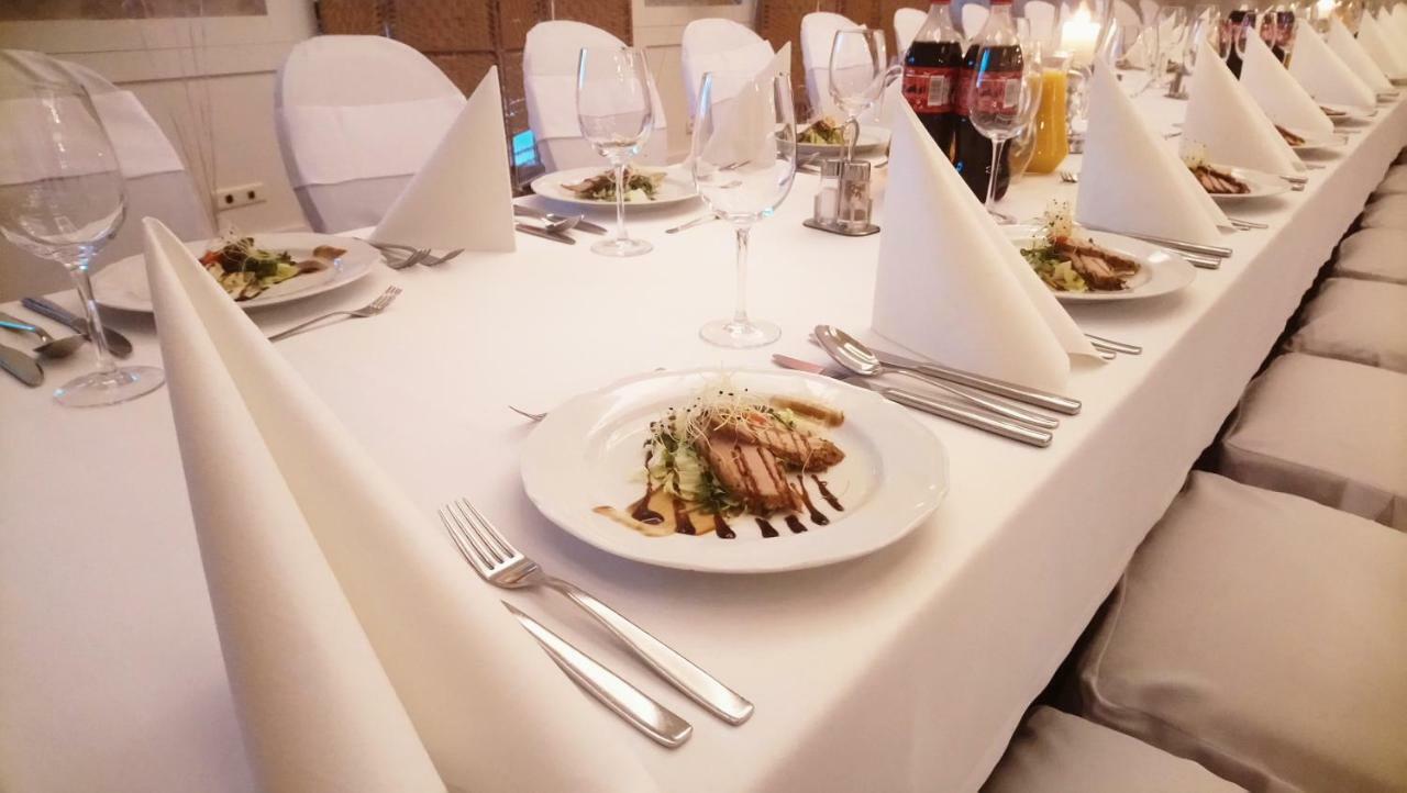 פולטוסק Hotel Milord מראה חיצוני תמונה