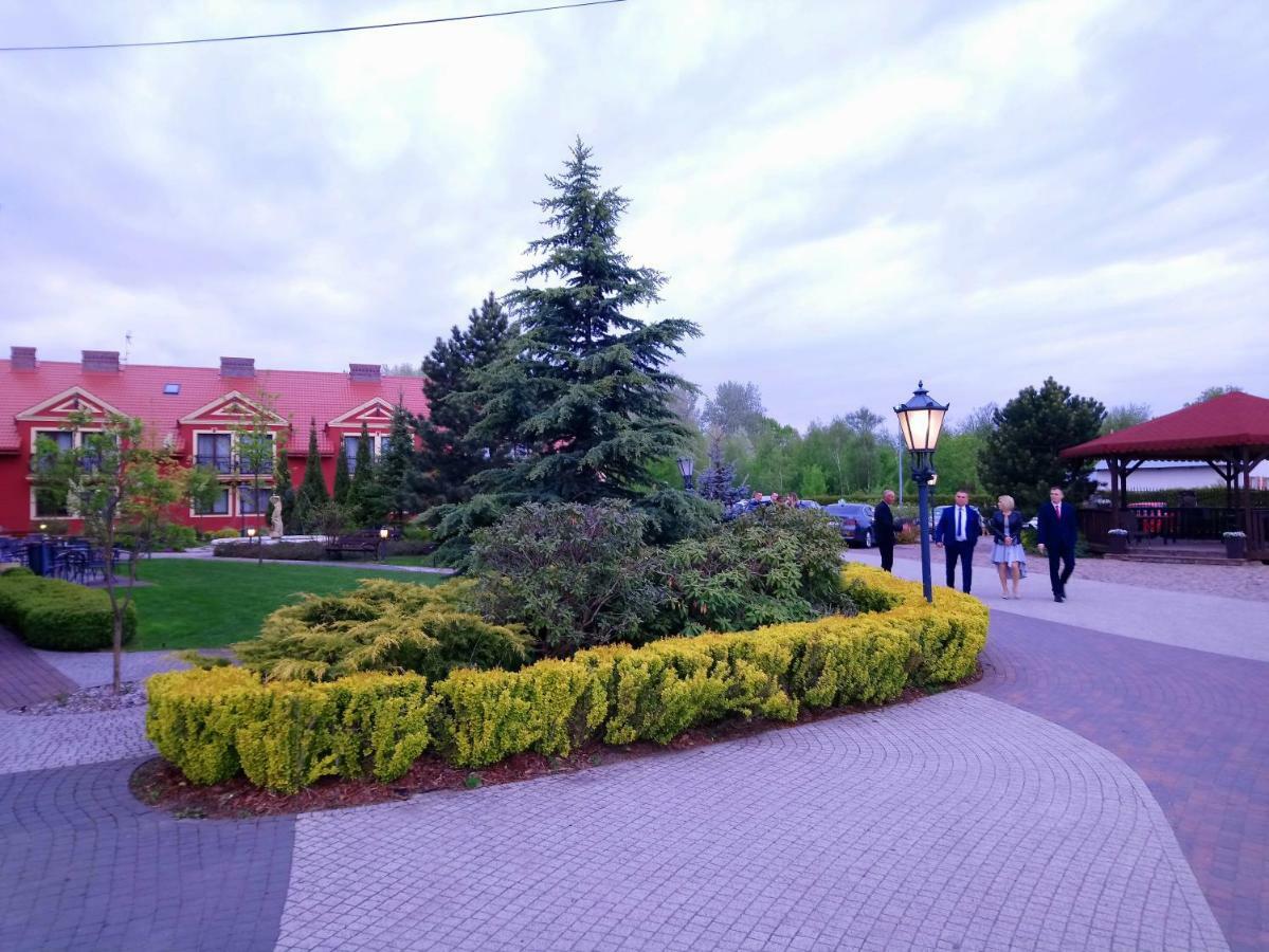 פולטוסק Hotel Milord מראה חיצוני תמונה