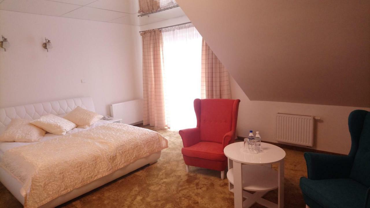 פולטוסק Hotel Milord מראה חיצוני תמונה