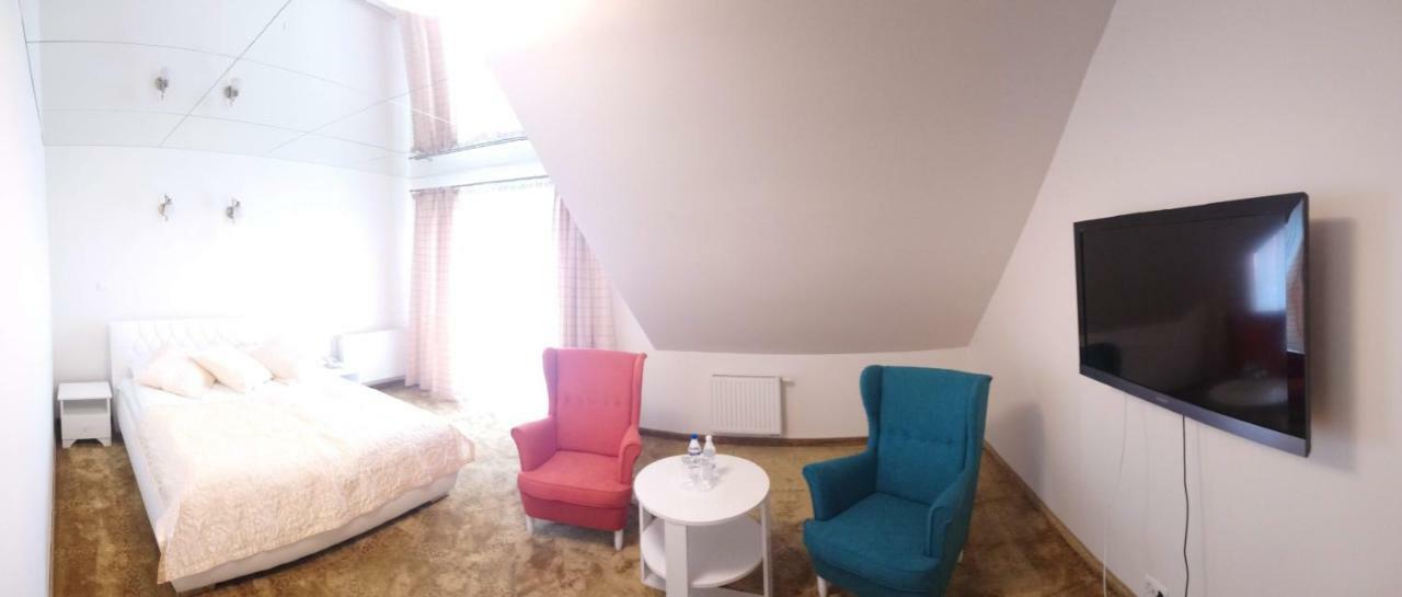 פולטוסק Hotel Milord מראה חיצוני תמונה