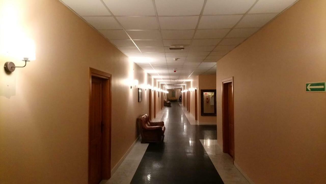 פולטוסק Hotel Milord מראה חיצוני תמונה