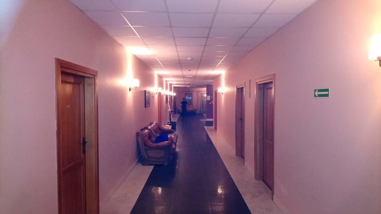 פולטוסק Hotel Milord מראה חיצוני תמונה