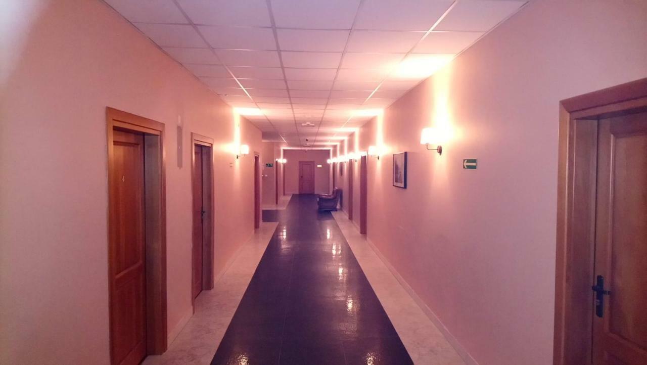 פולטוסק Hotel Milord מראה חיצוני תמונה