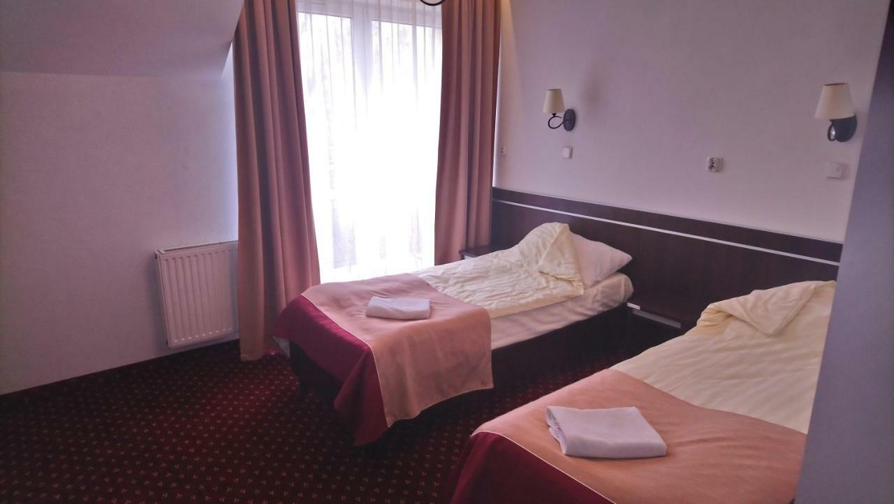 פולטוסק Hotel Milord מראה חיצוני תמונה
