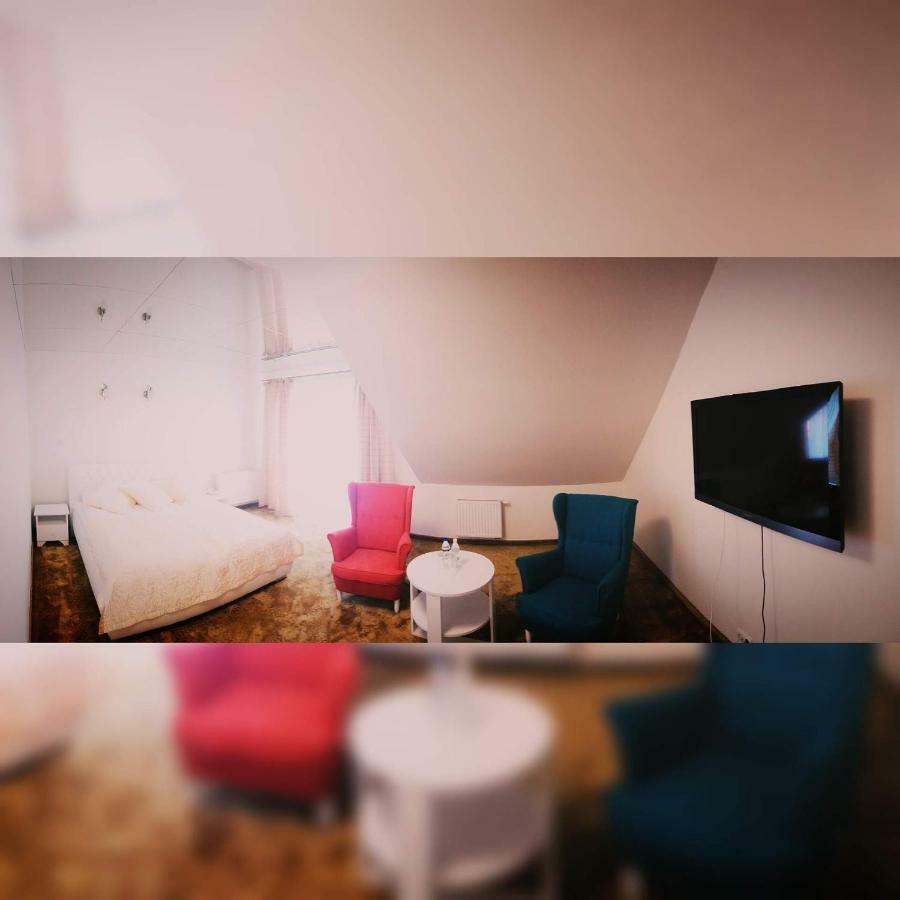 פולטוסק Hotel Milord מראה חיצוני תמונה