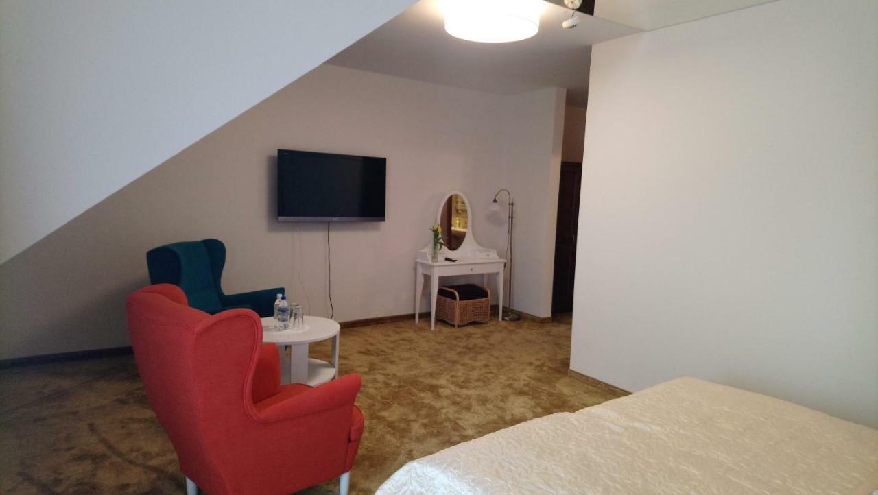 פולטוסק Hotel Milord מראה חיצוני תמונה