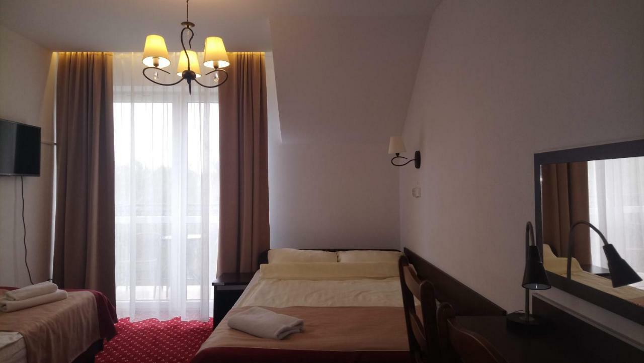 פולטוסק Hotel Milord מראה חיצוני תמונה